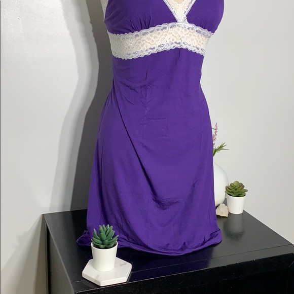 Purple and white lace nightgown - Picture 4 of 12
